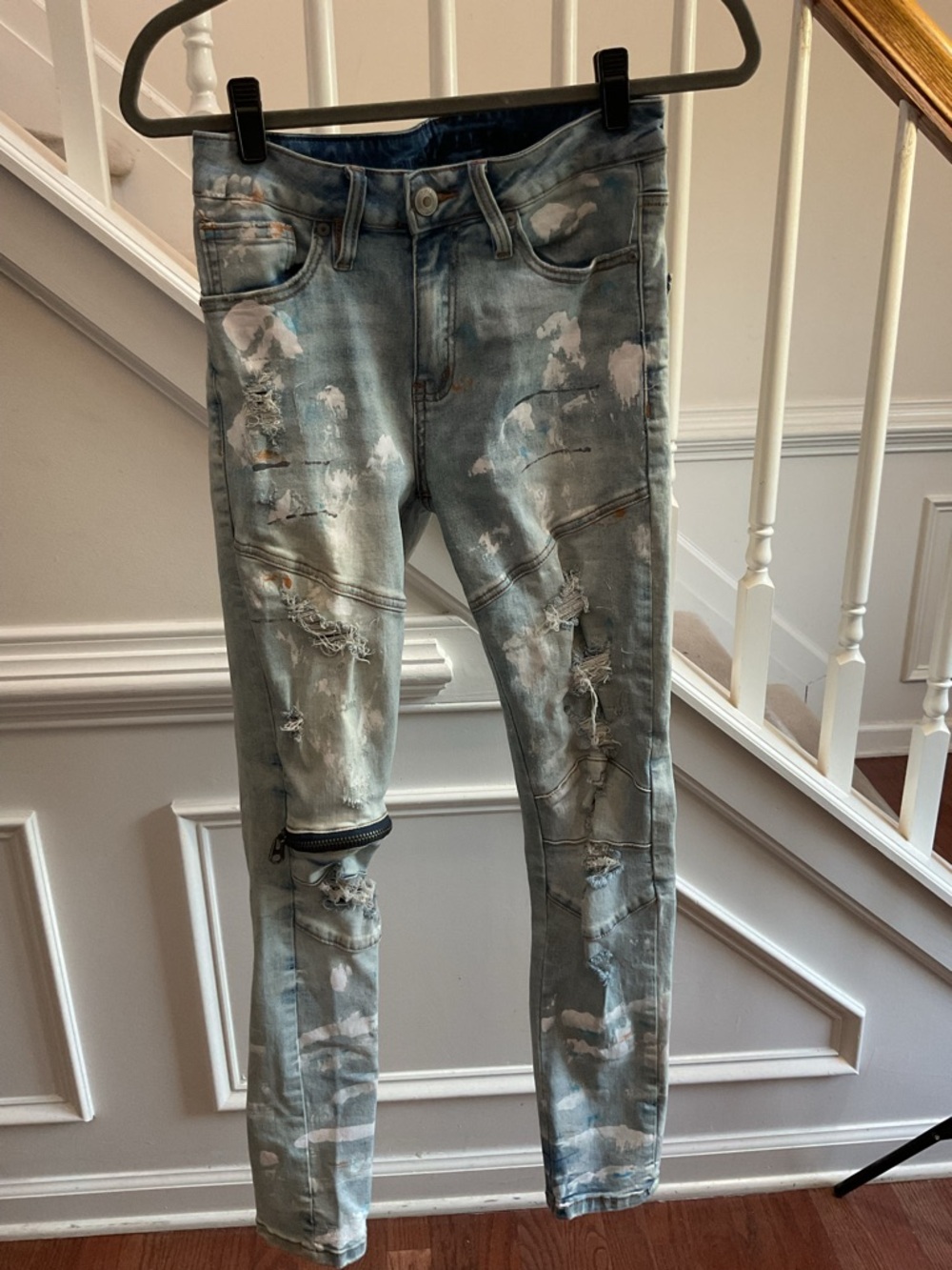 Rue21 Light Blue Distressed 5 pocket Denim Jean with paint splashes